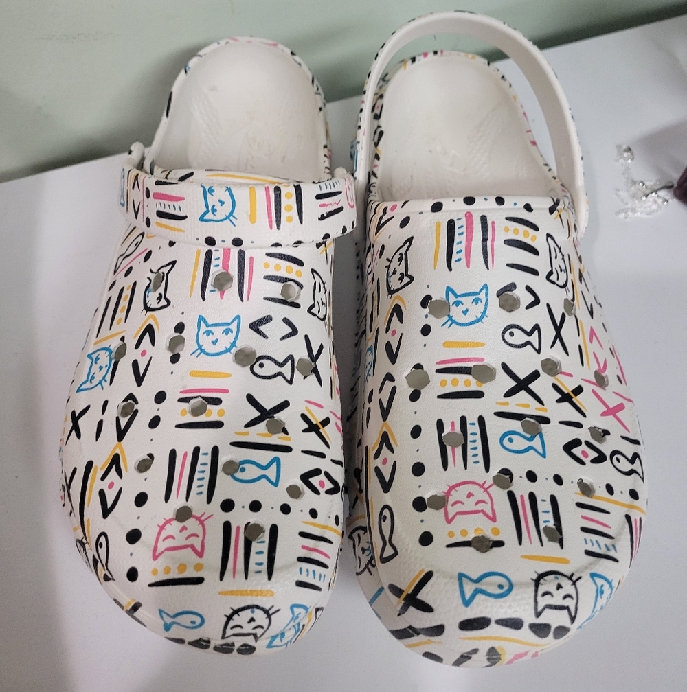 Sketchers Garden Clogs. Kitty Cat Themed. 8. - Picture 4 of 8